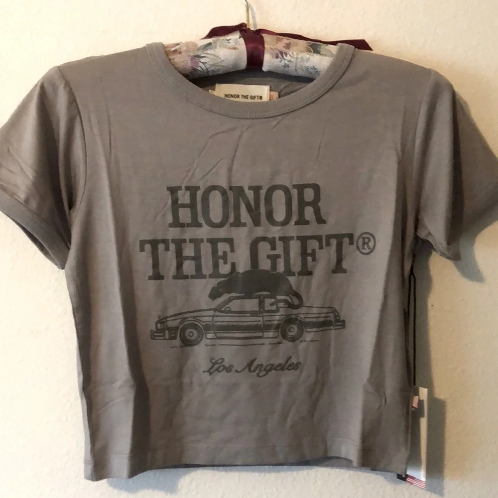 Honor the Gift Women’s crop tee size Small New!